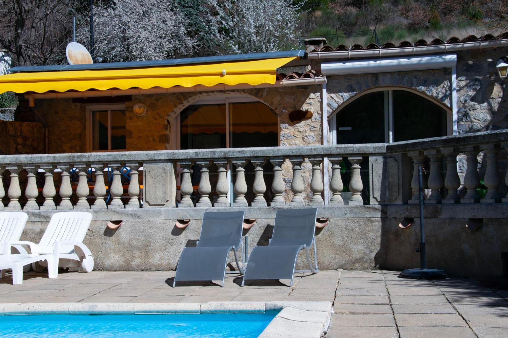 Les Grands Pres Des Baronnies Guest House La Roche-sur-le-Buis Exterior photo