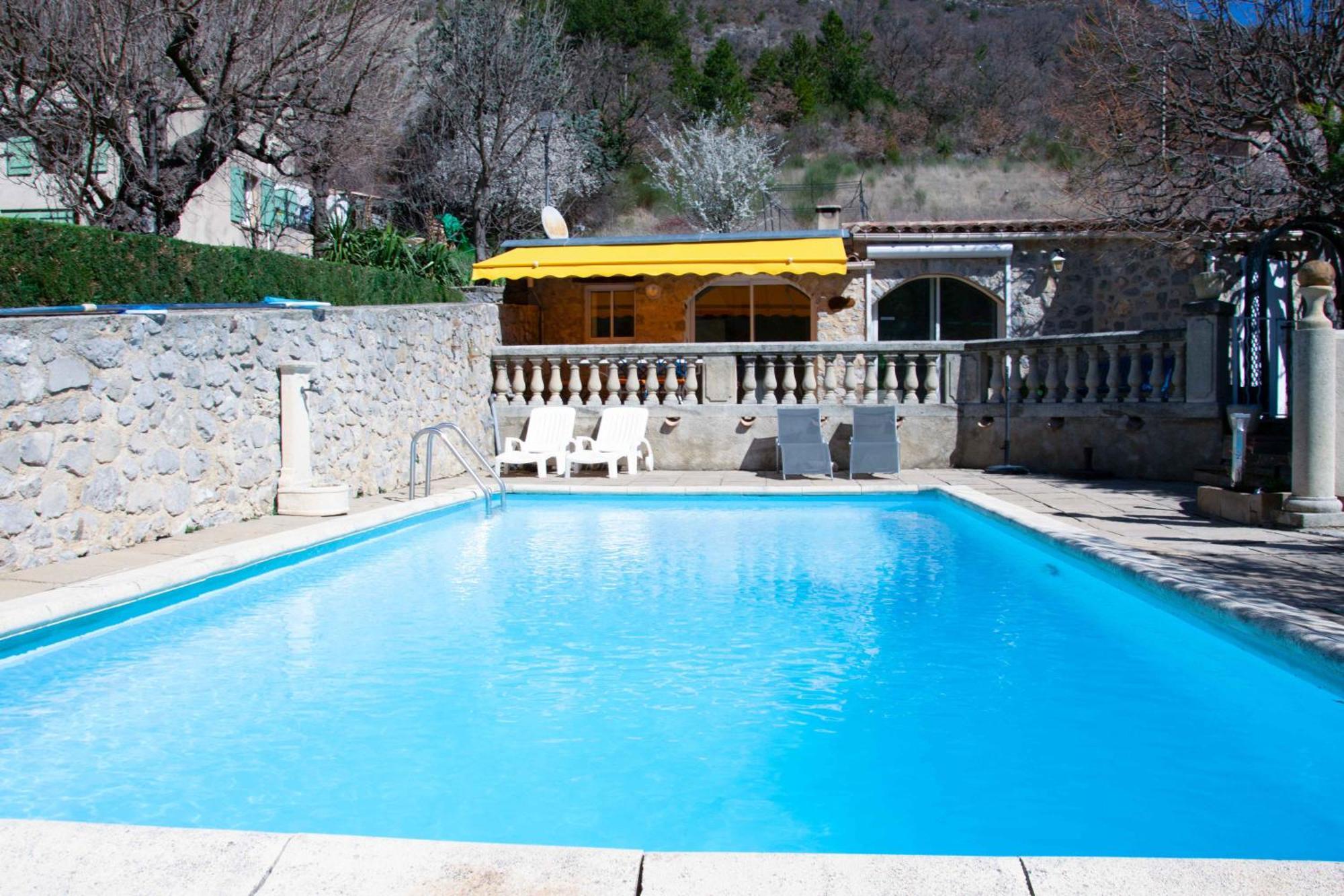 Les Grands Pres Des Baronnies Guest House La Roche-sur-le-Buis Exterior photo